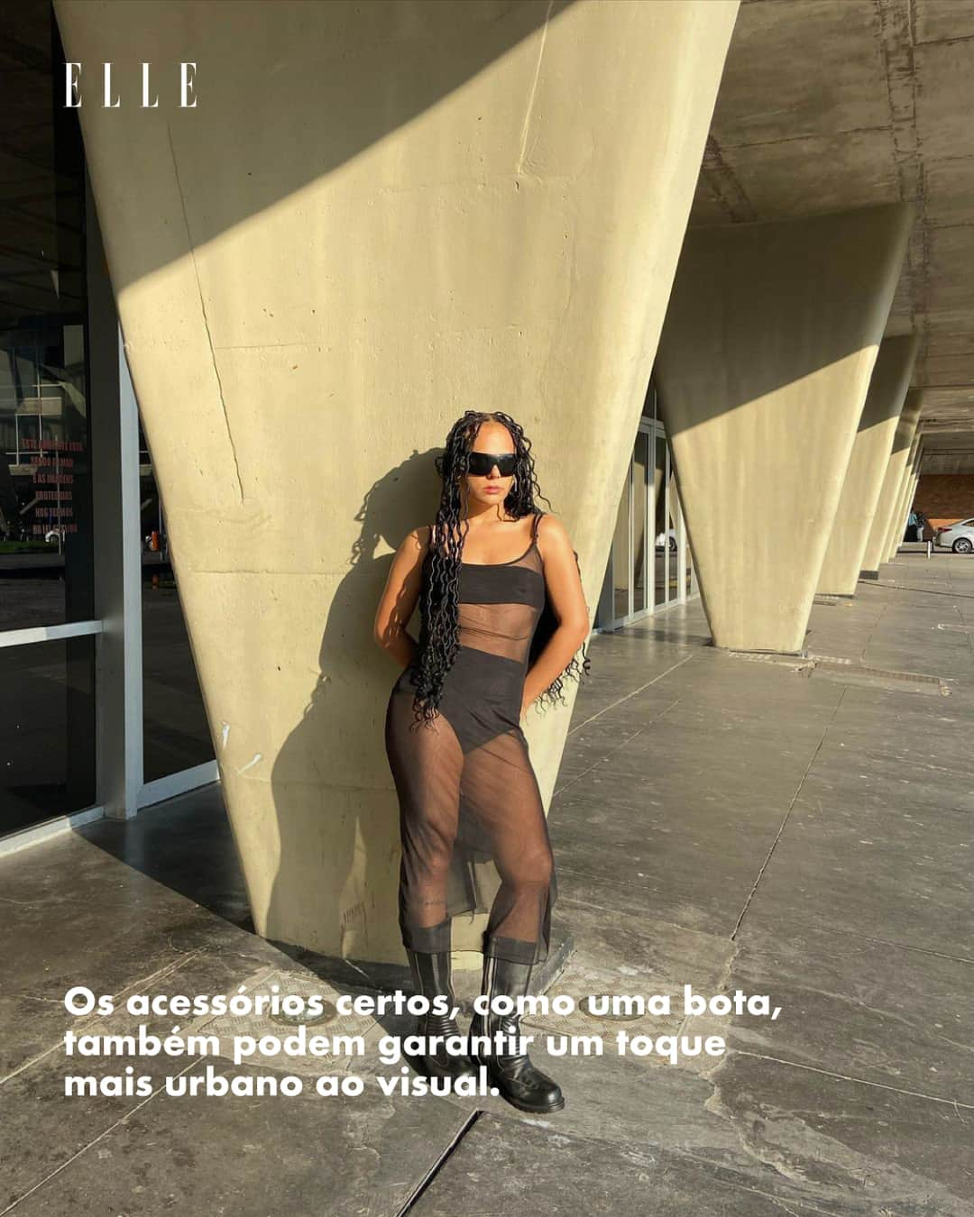 ELLE Brasilさんのインスタグラム写真 - (ELLE BrasilInstagram)「O verão ainda não chegou oficialmente (apesar de parecer), mas isso não significa que os seus bíquinis devem ficar parados no armário até lá 一 ainda mais com as ondas de calor que atingem algumas áreas do Brasil. 👙   Dos sutiãs que viram croppeds às calcinhas que têm suas laterais levantadas, na galeria, você garante a dose de inspiração para experimentar essa tendência já!」11月20日 3時01分 - ellebrasil