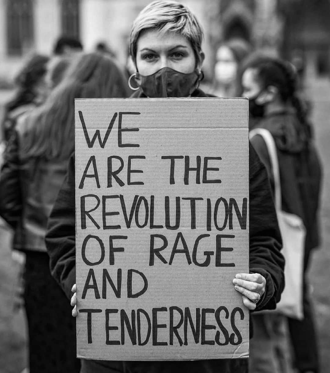 コンスタンス・ジマーのインスタグラム：「Thank you @misanharriman for capturing these moments of movements, these revolutions, generations rising up together. We can make a difference. We can #vote. #sundaysermon」