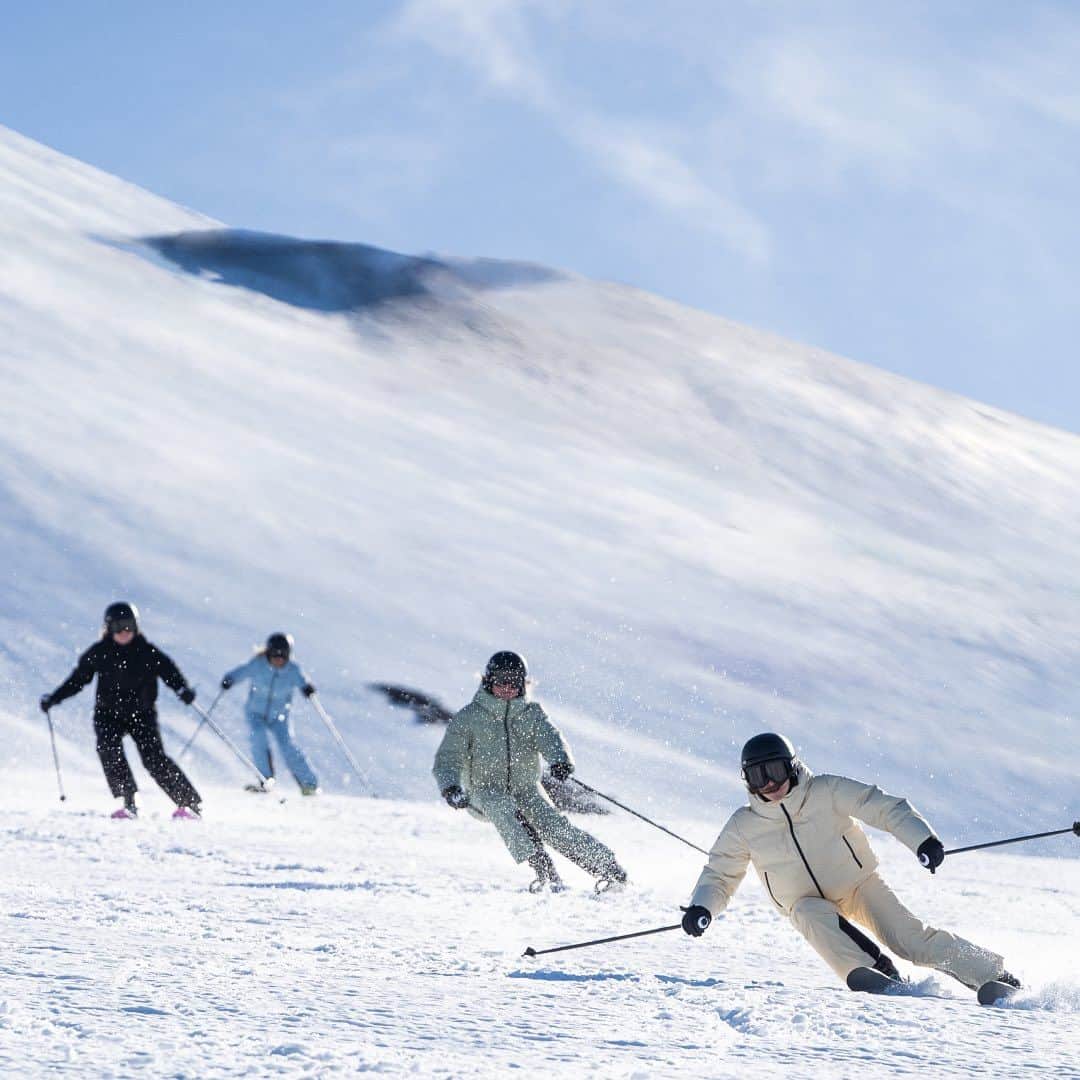 Oyshoのインスタグラム：「Get ready for the ski season with the new colours and patterns of the AW23 SKI COLLECTION ⛷️ . . . #oysho #ski #skicollection #sports」
