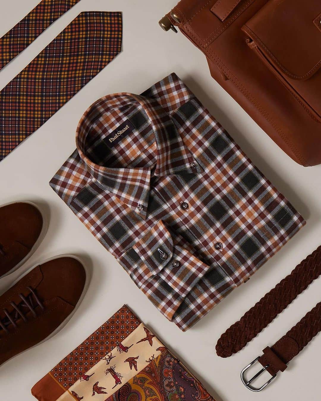 ポールスチュアートのインスタグラム：「The fall and winter seasons are the perfect opportunity to layer brown tones through your clothing and accessories. From our cord pants, plaid shirting, suede shoes, and wool plaid Highlander jacket—a bestseller essential for any wardrobe—each shade comes together for a refined ensemble that speaks through the patterns, cuts and textures from the newest Paul Stuart collection.   Discover more tone-on-tone style by visiting our website or our stores.」