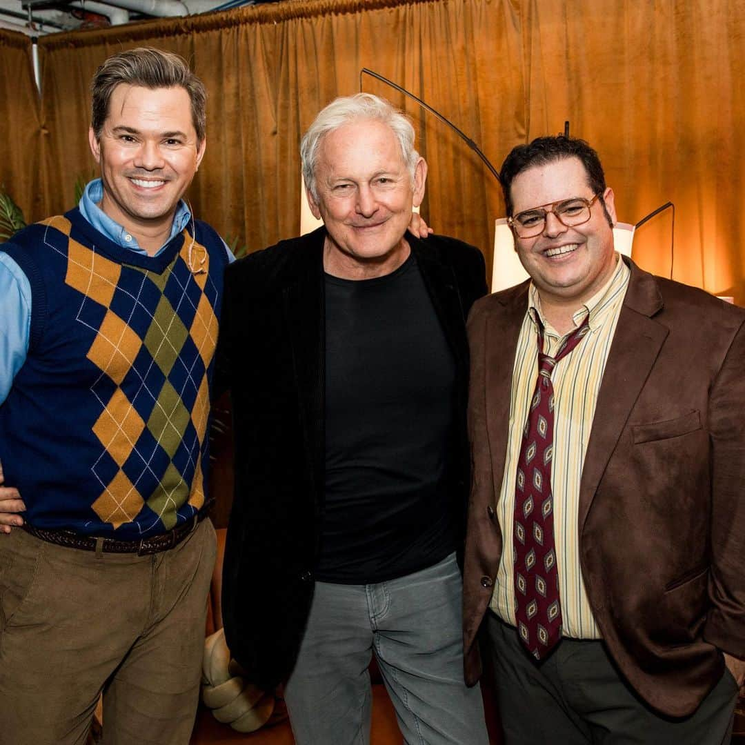 アンドリュー・ラネルズさんのインスタグラム写真 - (アンドリュー・ラネルズInstagram)「How I love this man… Victor Garber is simply the best. He’s always been so kind and supportive and he gave me incredibly solid advice when I started working in television. He said, “When blocking a scene, if there’s a chair, sit in it.” Handsome, kind AND wise. I love you, Victor.」11月20日 3時35分 - andrewrannells