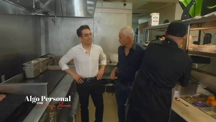 Despierta Americaのインスタグラム：「Este es el mejor plan para esta noche a las 10 pm en @vix Esta entrevista está tan buena que no les voy a decir nada más. Solo que es “Algo Personal” con @jorgeramosnews y @omarchaparro (¡Y por primera vez con público!) #Repost @luzmadoria」