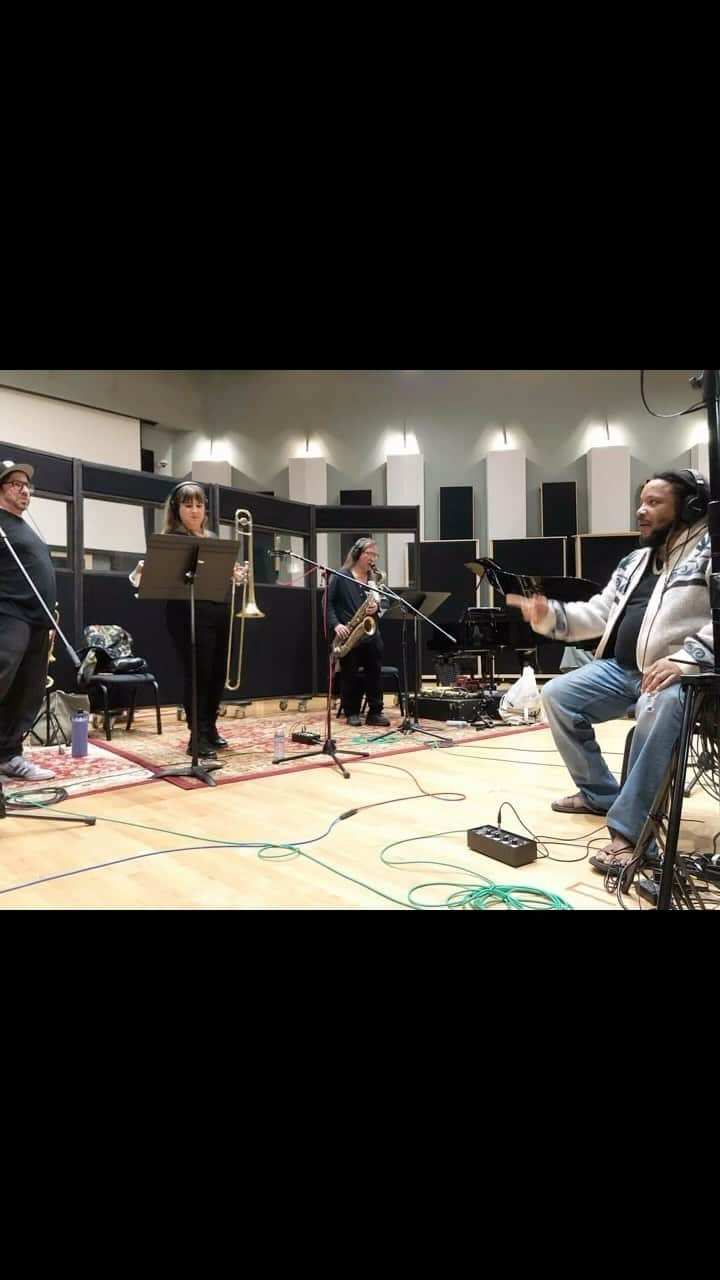 ボブ・マーリーのインスタグラム：「@stephenmarley music supervisor 🎶 for @onelovemovie in the studio fine tuning the sound for the movie. stay tuned ✌🏾🎞️」