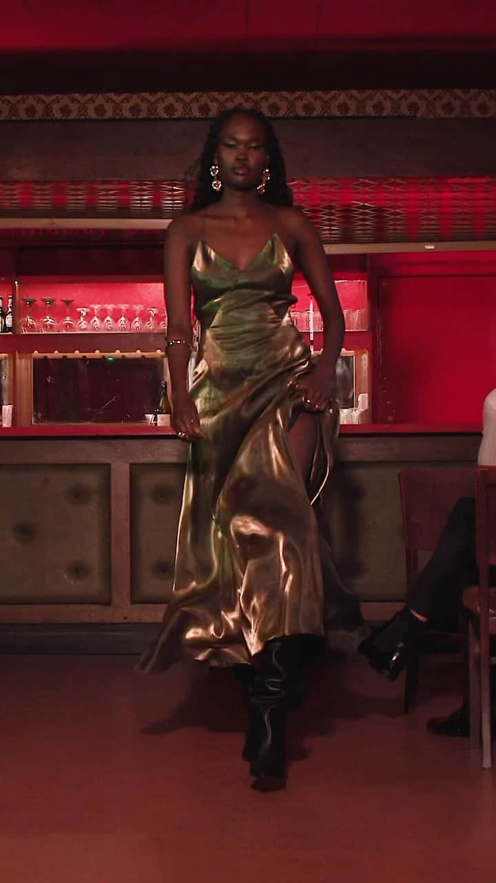 トップショップのインスタグラム：「Things we love: a fashionable entrance.  Gold tie back midi dress [132886322]」