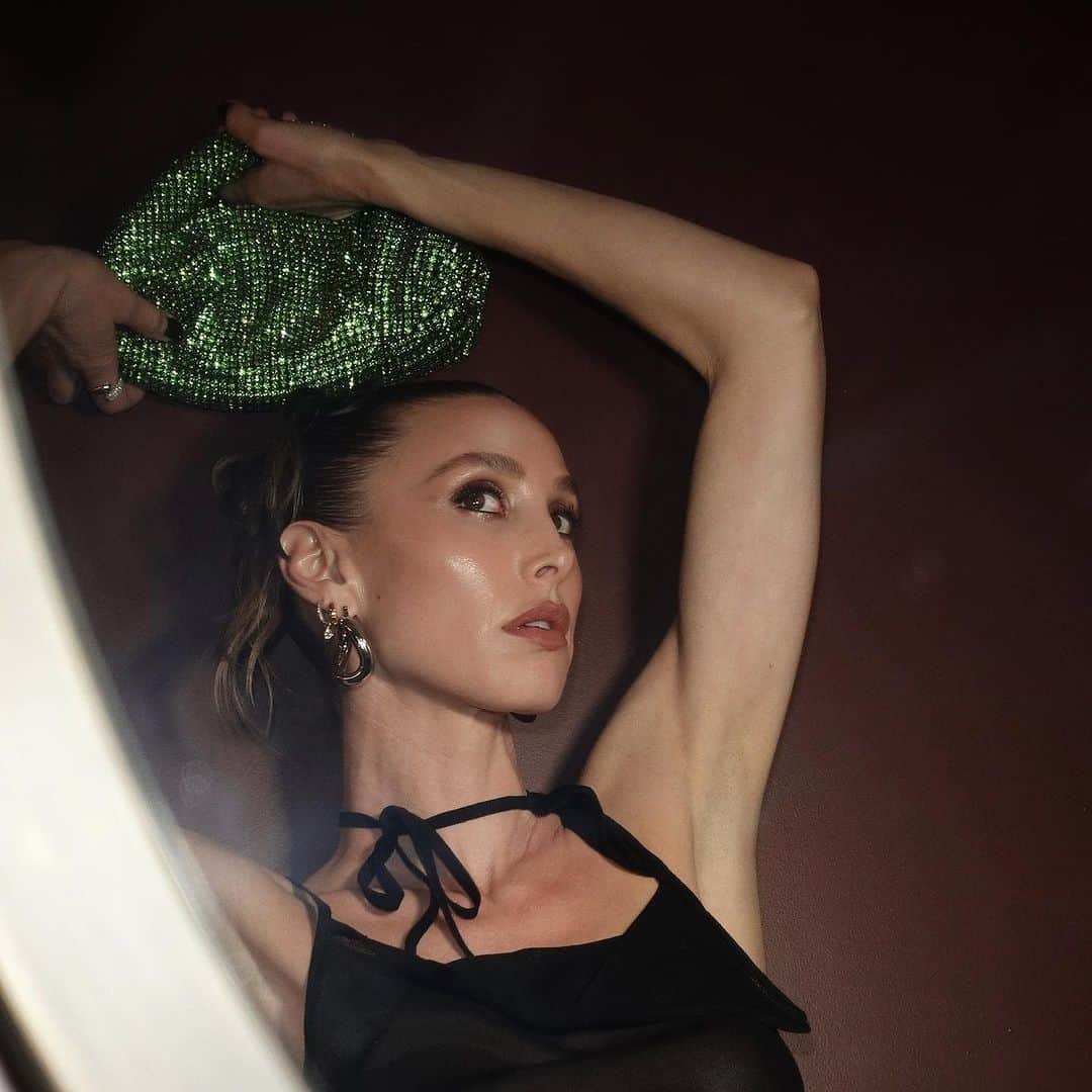 ホイットニー・ポートのインスタグラム：「💚Holiday Ready 💚」