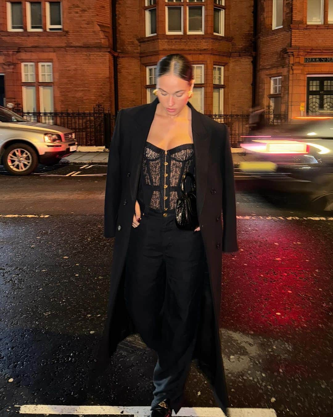 Agent Provocateurさんのインスタグラム写真 - (Agent ProvocateurInstagram)「London Calling  Girl about town @sarahlysander is immaculate in her Mercy corset.  Some pieces are too pretty to hide. Luckily, Mercy's embroidery and lace work just as well as outerwear as they do underwear. Just add tailored trousers, a sleek coat, and you're ready to go.  Tap to explore Mercy.   #KnickersForever #AgentProvocateur」11月20日 4時00分 - agentprovocateur