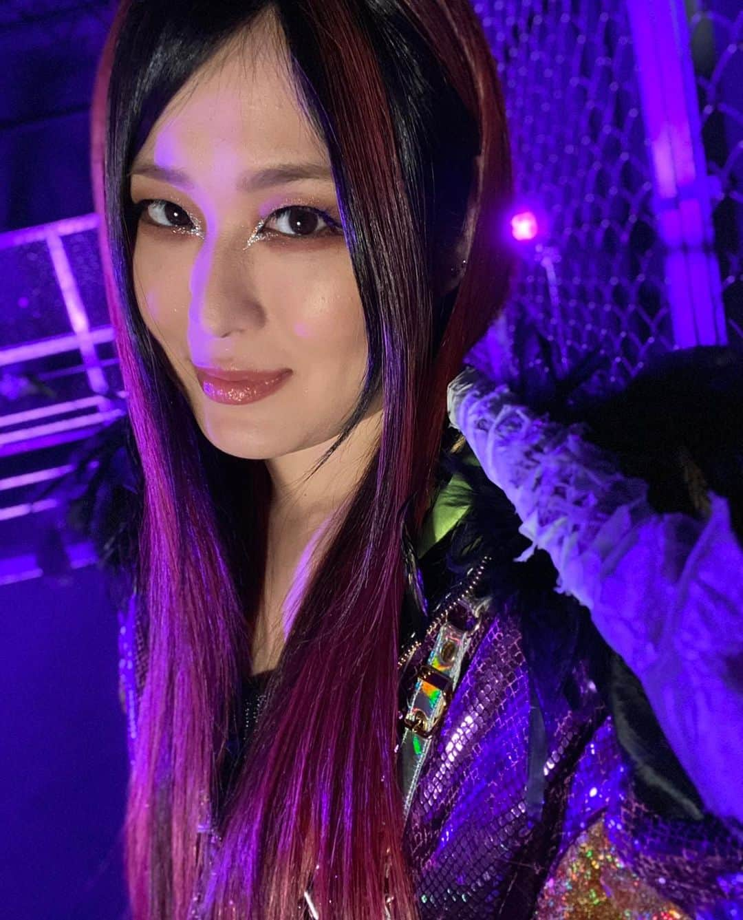 紫雷イオさんのインスタグラム写真 - (紫雷イオInstagram)「I am the only women who had participated in every women’s War Games matches in WWE history.   I know everything that goes on in the cage…  IYO SKY is the genius of WAR GAMES.🪖🚨  #wargames #survivorseries #iyosky #damagectrl @wwe」11月20日 4時10分 - iyo_sky