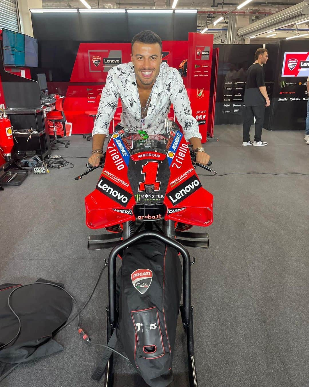 ラフィーニャのインスタグラム：「@motogp experience 😍」