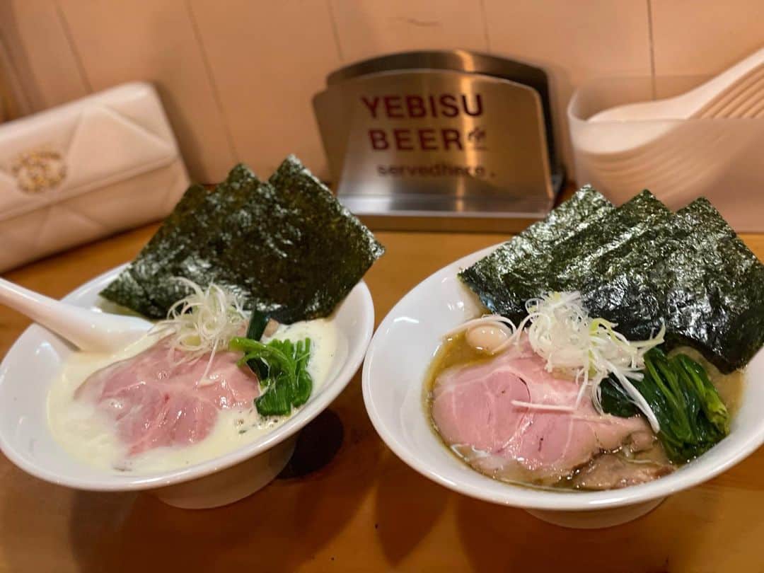 のインスタグラム：「なんと！ウォーキングしてたら家系ラーメン屋さん見つけてしまいました！🍜  店長さんもデザートで食べたくなる位イケメンでしたw  HANABIYA ~ramen & bar~  〒223-0066 神奈川県横浜市港北区高田西２丁目１６−１ 第１シバタハウス」