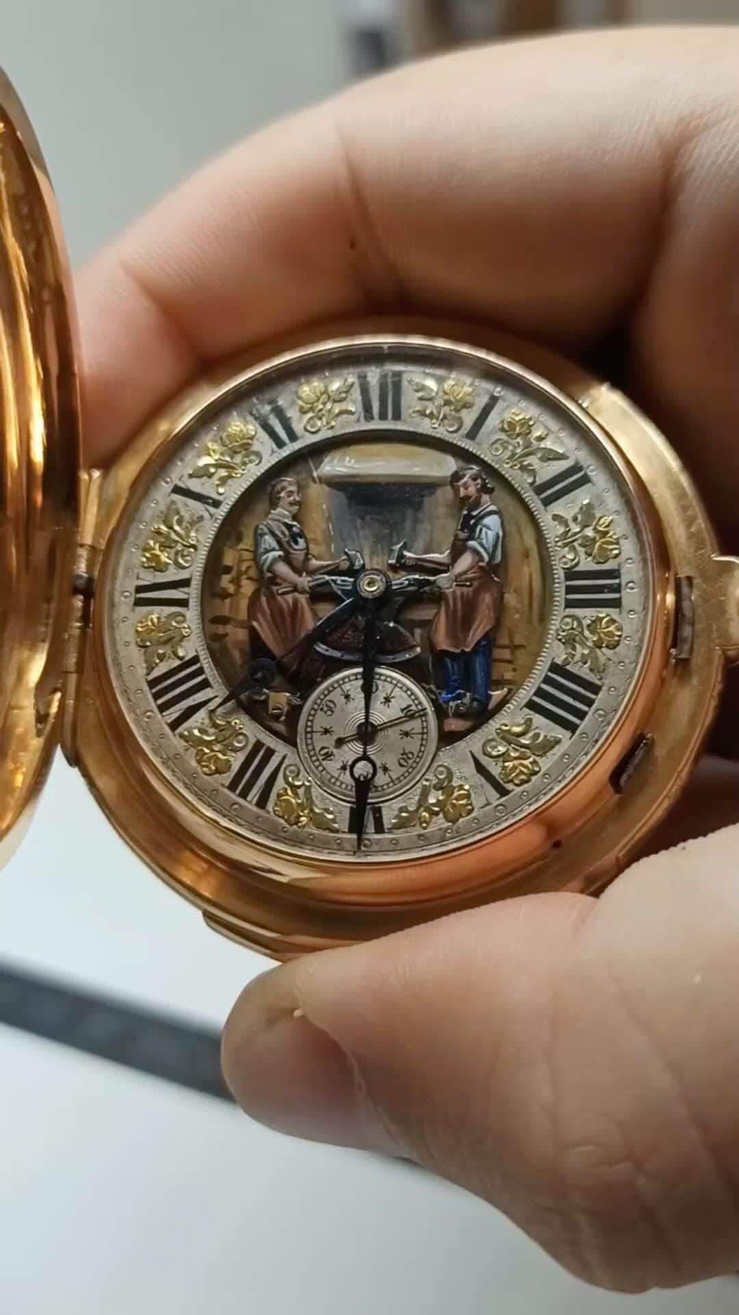WATCHMANIAのインスタグラム：「19th century repeater pocket watch,🔊🔊  @horlogerie_de_l.etoile 📸  #pocketwatch #repeaterwatch」