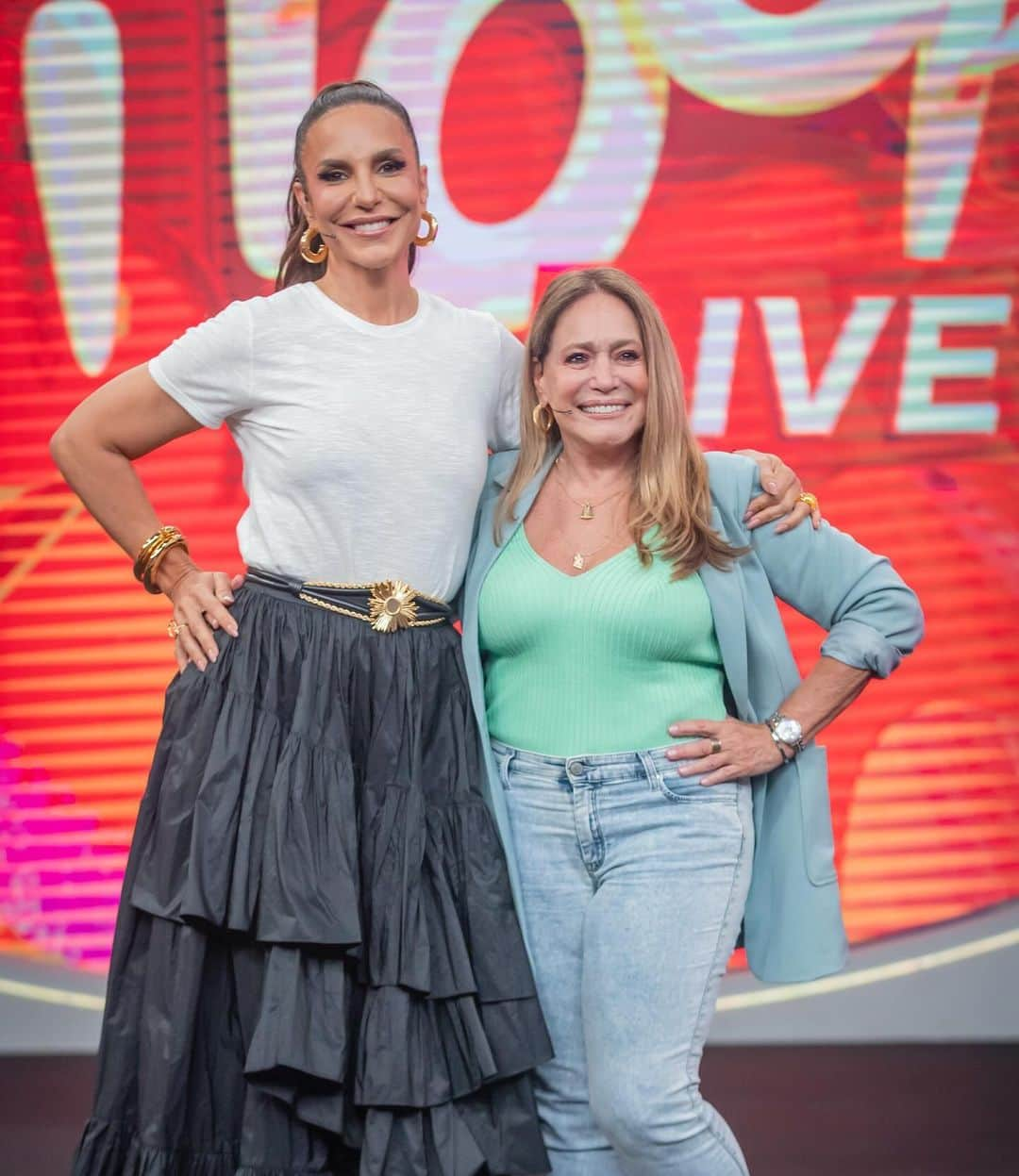 Susana Vieiraのインスタグラム：「Obrigada querida @ivetesangalo e produção do programa “Pipoca com Ivete”… Me senti muito amada no programa hoje.  Foi especial! ❤️🍿✨  Foto: TV Globo / Paulo Belote」