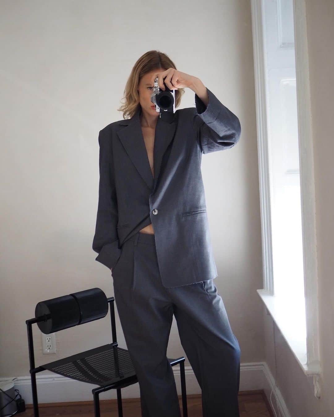 ベック&ブリッジのインスタグラム：「From the Cyber Sale Edit — The Jamie Blazer and Jamie Wide Leg Pant, as seen styled on @ellymcgaw.  ⠀⠀⠀⠀⠀⠀⠀⠀⠀ Shop up to 50% off select styles at the link in bio. ⠀⠀⠀⠀⠀⠀⠀⠀⠀ #becandbridge #sale」