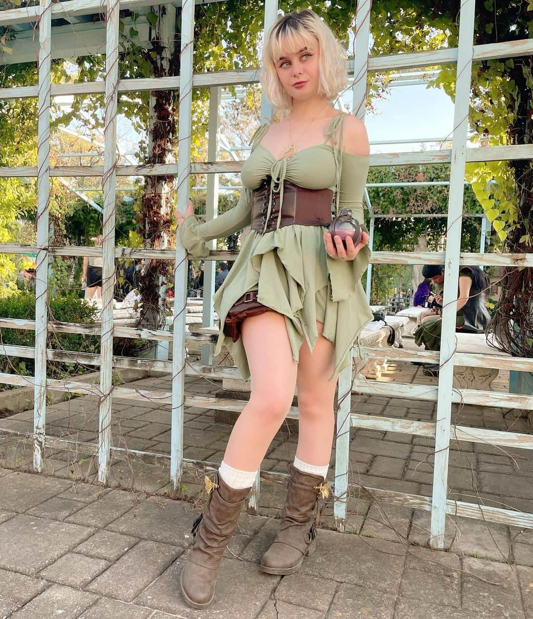 レベッカさんのインスタグラム写真 - (レベッカInstagram)「I offer you one mysterious potion but I don’t tell you what it does, do you accept it? - - - #texasrennaissancefestival #rennfaire #texasrennfaire」11月20日 5時18分 - ichigochii