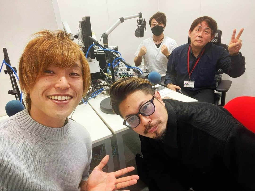 松本哲也さんのインスタグラム写真 - (松本哲也Instagram)「いざ北上へ  きたかみE&Beエフエム 「佐々木優斗のパラレルライフ」  今月リリースの 「心のままに」 SiMon faet, 松本哲也,日高里奈  のプロモーションでしたが かなり話が脱線w すいませんw とても楽しかったです😊  「心のままに」は きたかみE&Beエフエム 11月のパワープレイでした ありがとうございます♪  優斗君の番組ゲスト出演の模様は 12月4日9時30分〜 12月9日18時30分〜（再放送）」11月20日 16時14分 - te2yanky