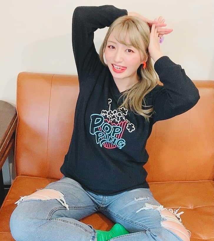 榎あづさのインスタグラム：「今日は、のんびりぽやぽやと作業をしております…☺️  『あづこのみ』 両日満枠&通販ありがとうございました❣️❣️  本当に楽しかった〜🌸」