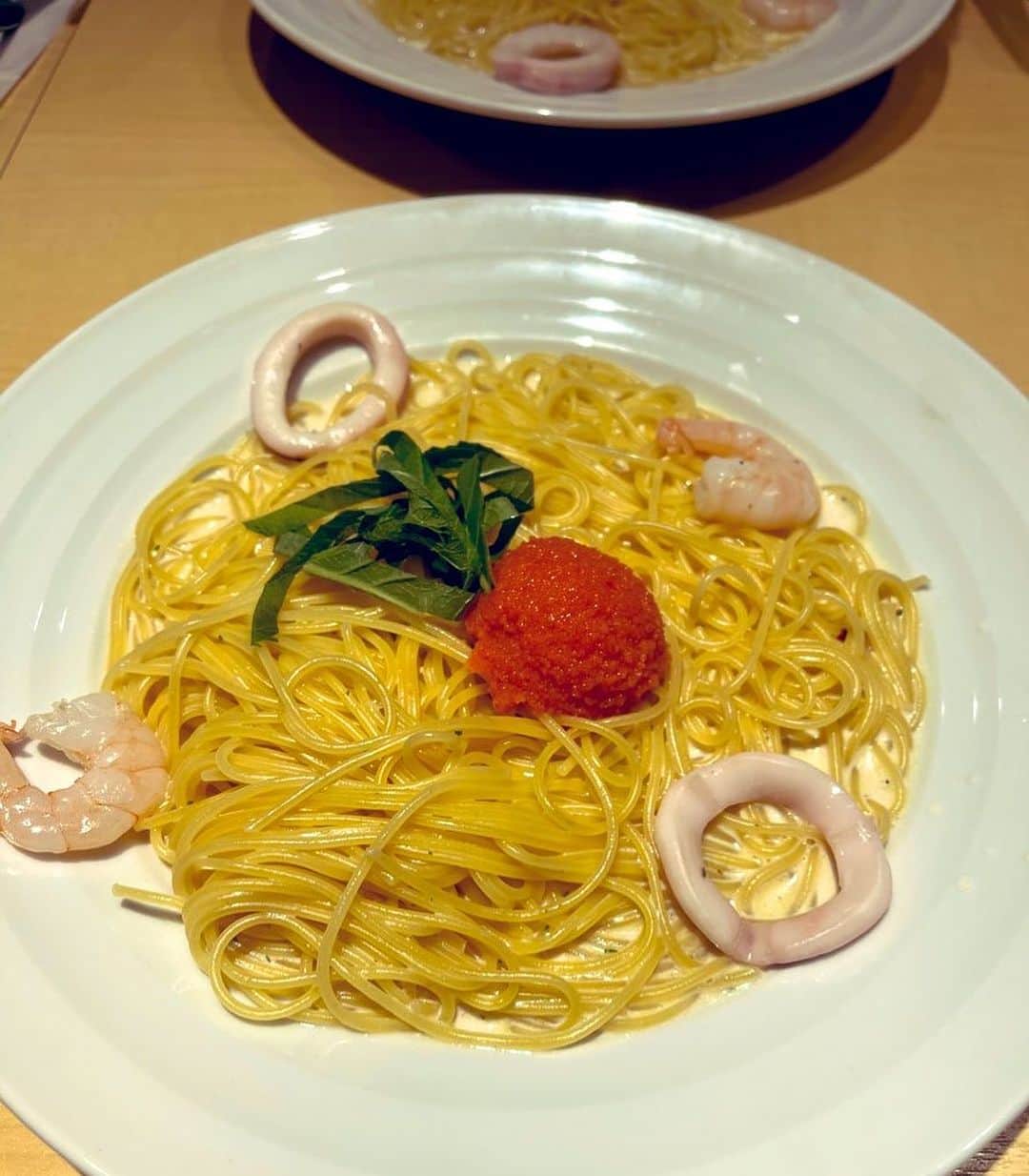 かないみかのインスタグラム：「お仕事終わり、み〜なちゃんとランチ♥️ あ〜お喋りの時間が足らない😁✨💕 またゆっくりねとそれぞれに♥️ LIVE楽しみにしてるよ〜♥️♥️♥️  #冨永みーな #50thアニバーサリーLIVE」