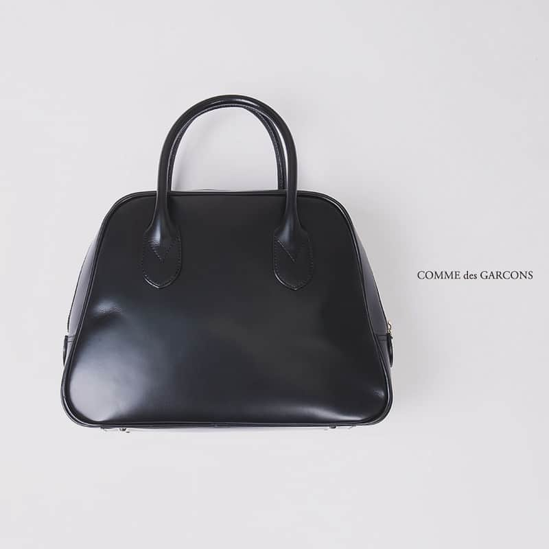 playfulさんのインスタグラム写真 - (playfulInstagram)「COMME des GARCONS青山限定　カウレザー台形ステアバッグ ¥65,142 (k-120602) https://www.playful-dc.com/products/details124763.html  #プレイフル　#playful #古着 #ブランド古着 #DCブランド #コムデギャルソン #トリココムデギャルソン  #コムデギャルソン古着 #ブラックコムデギャルソン  #撮影依頼 #コムコム #川久保玲 #コレクション #ジュンヤワタナベ  #ジュンヤワタナベマン  #ジュンヤワタナベコムデギャルソン  #ジュンヤ #junya  #commedesgarcons #commedesgarconshommeplus #commedesgarconshomme #blackcommedesgarcons #cdg #commedesgarçons  #commedesgarconssecond #tricotcommedesgarcons #junyawatanabeman  #junyawatanabe」11月20日 14時49分 - playful_dc