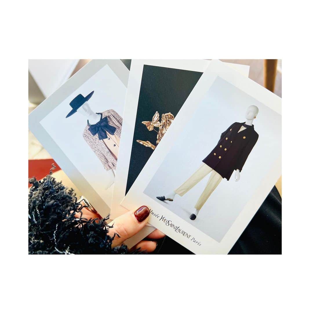 室井由美子さんのインスタグラム写真 - (室井由美子Instagram)「「Yves Saint Laurent, Across the Style」 一番感動したのは、カトリーヌ・ドヌーブが映画「昼顔」で着用したアイコニックでシンプルなドレスとそのスケッチ。 画像2枚目(右)のピーコートJKルックも、その圧倒的かつ 普遍的なエレガントさに思わず、震えました ・ #昼顔のスタイルすごく好きだったな #好きなものはずっと変わらない #エレガントが好き #stylereminds  #yvessaintlaurent #yvessaintlaurentexhibition  #thenationalartcentertokyo」11月20日 15時08分 - yumikomuroi