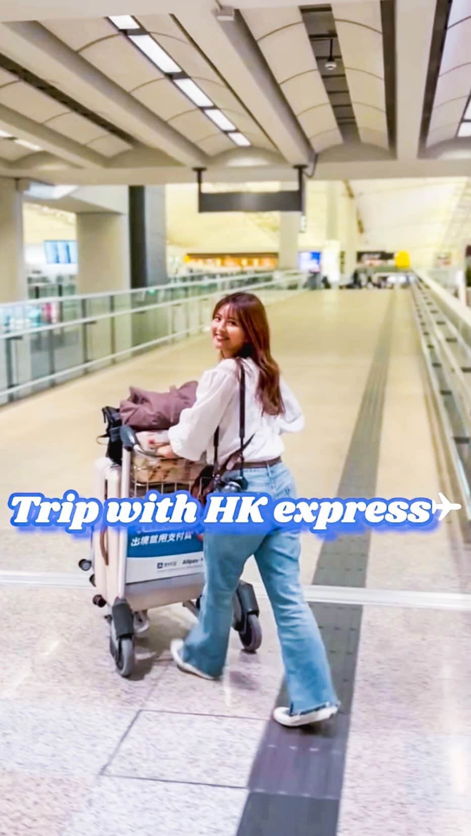 Miyuuのインスタグラム：「今回の香港旅は、香港エクスプレスで行きました🇭🇰 @hk_express_jp   初めて乗った香港エクスプレス。 優先チェックインは行列に並ばずに素早くチェックインできるからバタバタしないで空港内もゆとりを持って楽しめる🤤🍴 LCCだから席の狭さが不安な人も、スイートシートを選べば間違いない👍🏽足元もゆとりを持って座れるよ！  そして機内食は、香港スナック！温かくて美味しかった🤎  香港以外にもアジア主要都市へのお得なフライトがたくさん。 深夜便もあって、週末仕事終わり弾丸旅もできるし、より身近に感じれた香港旅！また来年も行きたいな❤️‍🔥  ———————— 今回は、香港エクスプレスでの香港旅！ 香港へ行く際は、香港エクスプレスで✈︎ Thank you @hk_express_jp  ————————  #香港エクスプレス#香港#香港旅行#hongkong」