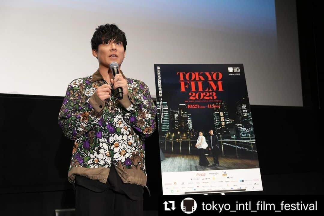 小出恵介のインスタグラム：「Twilight Cinema Blues   Now on Amazon and U-next🧨  #Repost @tokyo_intl_film_festival with @use.repost ・・・ #TIFFJP イベントフォト📸  Q&A 『銀平町シネマブルース』  城定秀夫（監督） 小出恵介（俳優）  ————————————————  Q&A "Twilight Cinema Blues"  Jojo Hideo (Director) Koide Keisuke (Actor)  #TIFFJP #TIFF2023 #東京国際映画祭 #東京国際映画祭2023 🗼」