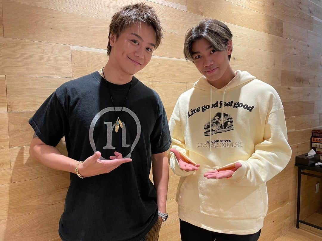 TAKAHIROさんのインスタグラム写真 - (TAKAHIROInstagram)「エグリーグです。  #たまたまばったり #Sena #のna #nのTシャツ着てて #よかった #EXILE好きな人と繋がり隊 #LILLEAGUE好きな人と繋がり隊」11月20日 15時16分 - exiletakahiro_official