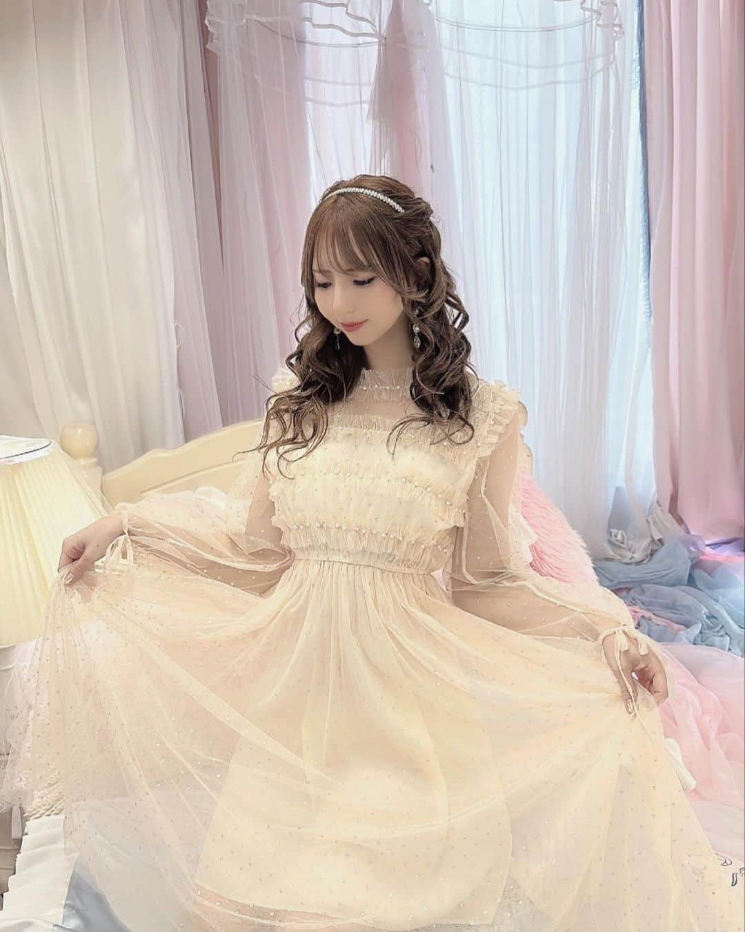 市川愛さんのインスタグラム写真 - (市川愛Instagram)「tulle🎀  #portrait #model #instagood #instafollow #picoftheday #followme #japanese #photography #kawaii #ig_japan #自撮り#셀카 #패션 #데일리룩 #셀피 #메이크업 #팔로미#私服#撮影会モデル#ポトレ#ポートレートモデル#portraitart#スタジオ撮影#レースワンピース#なまいきリボンスタジオ#ロングヘアアレンジ#巻き髪アレンジ」11月20日 15時33分 - pkmnai