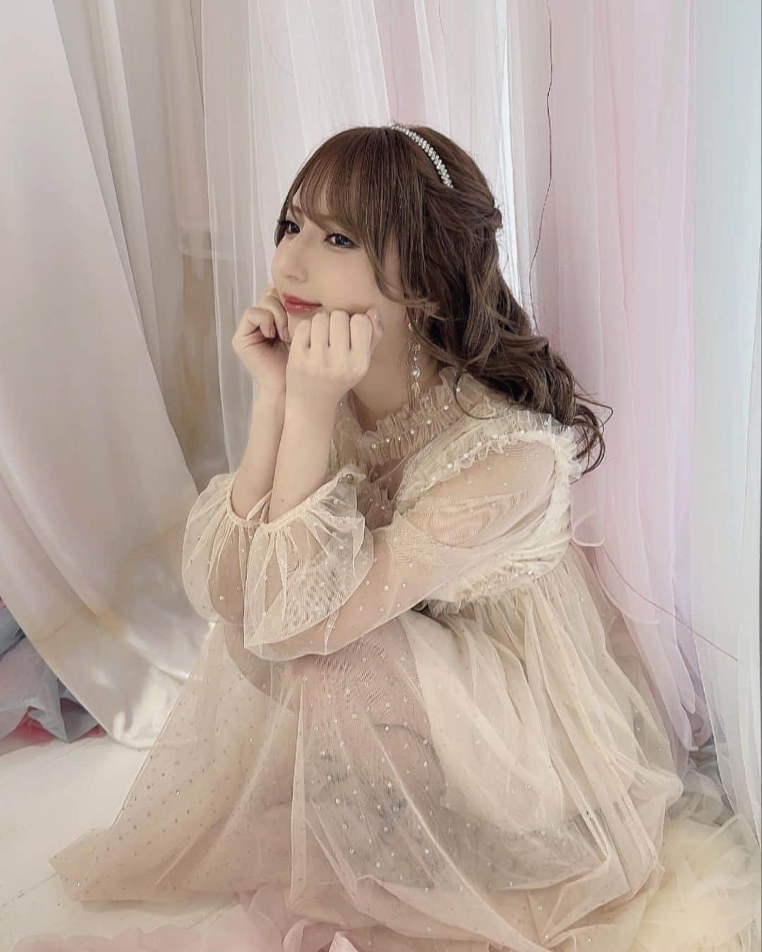 市川愛さんのインスタグラム写真 - (市川愛Instagram)「tulle🎀  #portrait #model #instagood #instafollow #picoftheday #followme #japanese #photography #kawaii #ig_japan #自撮り#셀카 #패션 #데일리룩 #셀피 #메이크업 #팔로미#私服#撮影会モデル#ポトレ#ポートレートモデル#portraitart#スタジオ撮影#レースワンピース#なまいきリボンスタジオ#ロングヘアアレンジ#巻き髪アレンジ」11月20日 15時33分 - pkmnai