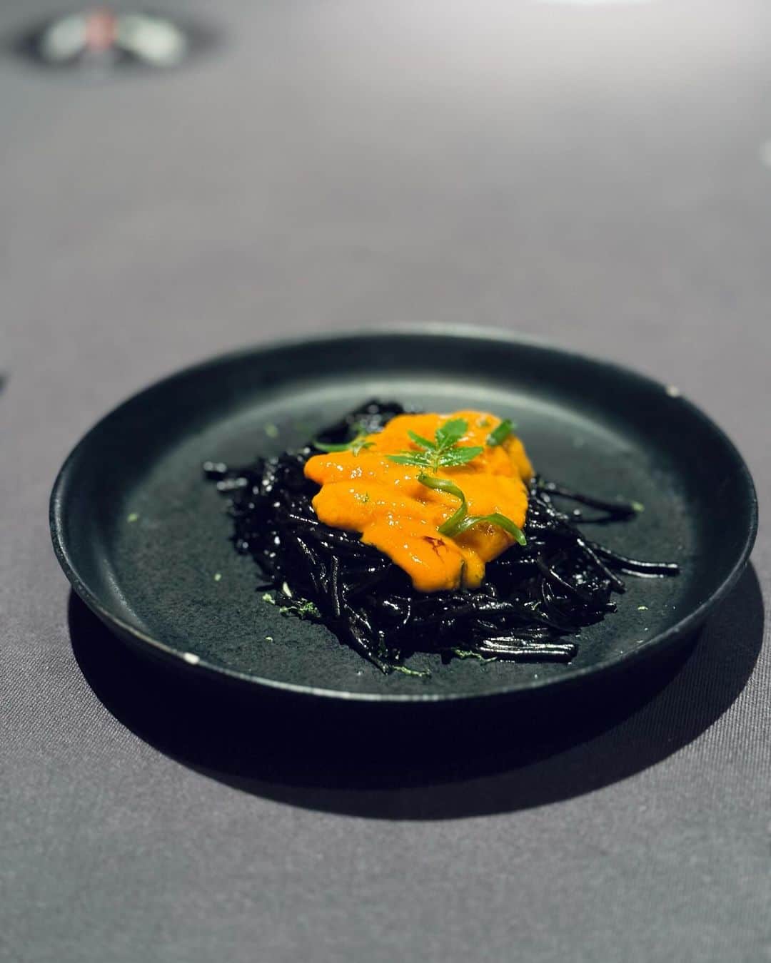 ケス Keisuiさんのインスタグラム写真 - (ケス KeisuiInstagram)「先日の...  @johanne_siy x @lacime_japan collab dinner シンガポールで行われた #asias50bestrestaurants のシグネチャーセッション以来のコラボは、大阪で再演。  シェフおふたりの息ピッタリな様子。 Asia’s 50 Best Restaurants’ Asia’s Best Female Chef award を受賞した JO のお料理をまさか大好きなラシームさんで食べる日が来るとは...。  次回もまた楽しみなコラボディナーでした😋😋😋  （※ @mitsuru_wakabayashi くんが撮ってくれた写真のゆうゆ様がどれも普段通りの愛に溢れる姿すぎて、感動。みつるくん、ありがとうございます😘）  #Worlds50Best #Asias50Best #50BestDiscovery #50BestTasteHunter  #osaka #lacime #lolla #lolacime #signaturesessions」11月20日 15時33分 - keisui