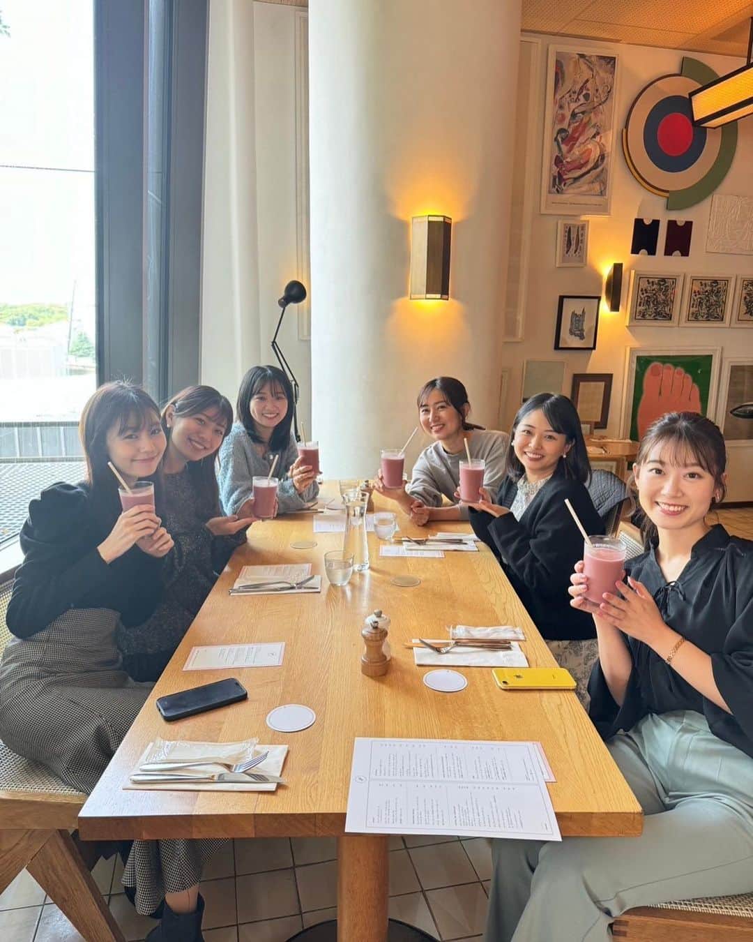 豊崎由里絵のインスタグラム：「. TOKYO MX「モニフラ」で ご一緒させていただいてるみんなと 朝ごはん😍🍒 （ちょっと前だけども） 次は忘年会、と思っていたけど バタバタしすぎていて 新年会になりそうな予感ーーー😇 別に忘年会の予定入れてるわけじゃないのに なぜか毎年12月って忙しいよね。😇 TOKYO MX「モーニングFLAG」6:59〜 毎日みんなで早起きして頑張ってるので ぜひ見てね〜🐢  （写真は誰かが上手に撮ってくれたのを借りました、みんなありがとう。笑）」