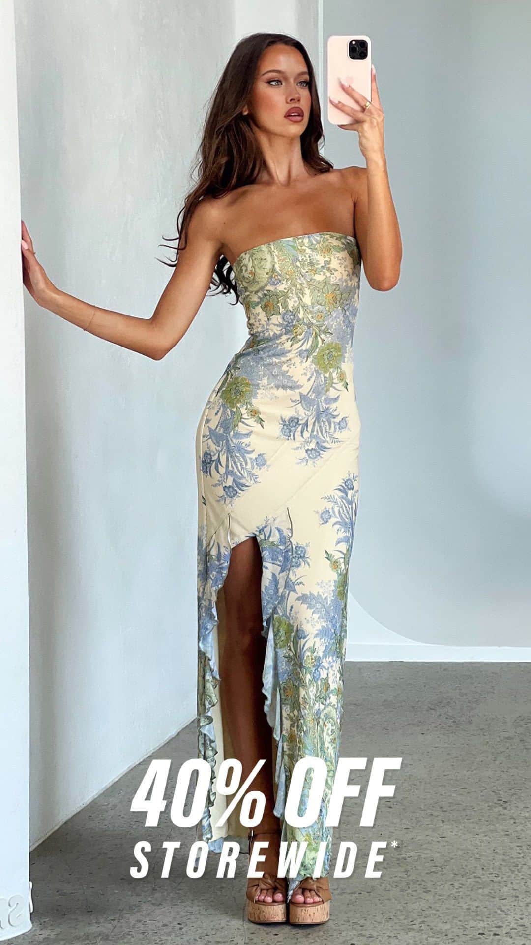 tiger Mistのインスタグラム：「40% OFF STOREWIDE IS LIVE! 🏃‍♀️ Tap shop the Theo + Roj Dress. 🤍」
