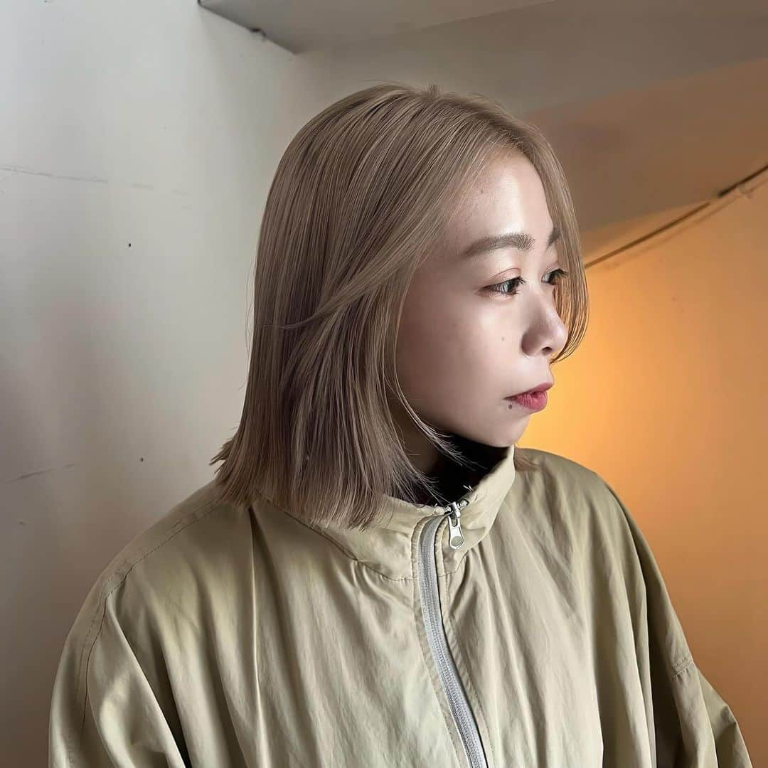 マツオモモコのインスタグラム：「.くすませすぎないnuance blond📀 . . #hair #cut #color #bob #ボブ #blond #ブロンドカラー #ブリーチカラー」