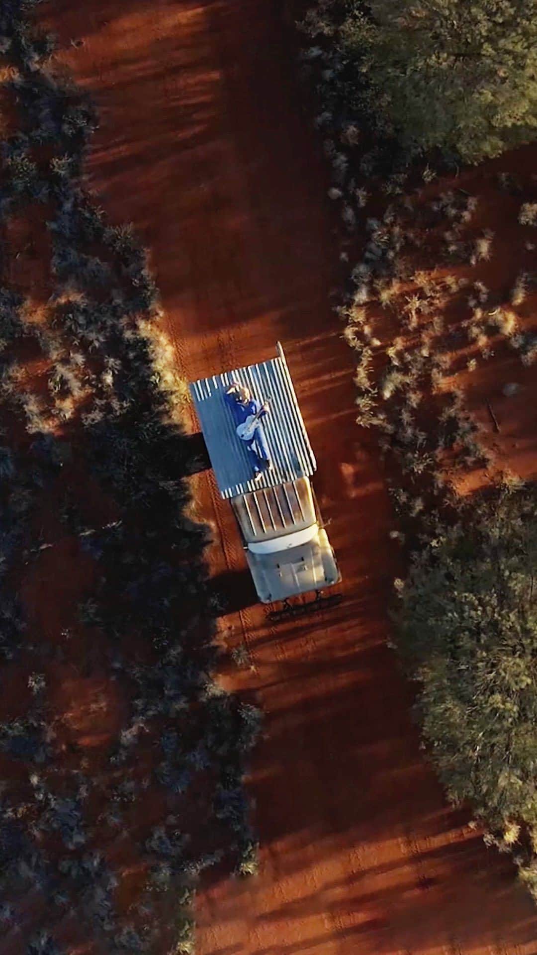 ジェナ・マクドゥーガルのインスタグラム：「🧡 Wild Wild Heart 💙 The EP… The video… DROPPING TOMORROW!  I drove for 11 hours interstate today and sobbed to my demos, on the eve of another birth moment for Hevenshe. Music is such a mirror! Thank you for looking with me into all the reflections of pain and beauty! Life is constantly expressing itself, I love when music is the vessel and I get to be the facilitator. This is my favourite, favourite thing. I can’t wait for tomorrow X」