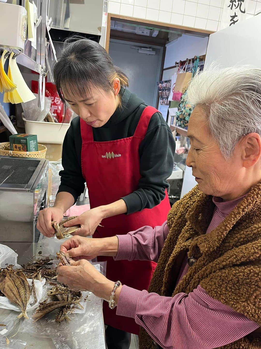 森田釣竿さんのインスタグラム写真 - (森田釣竿Instagram)「クサヤを15枚焼いてほぐして鱒。これは大女将の保存食なので非売品です🤣」11月20日 15時48分 - tsurizaomorita3710