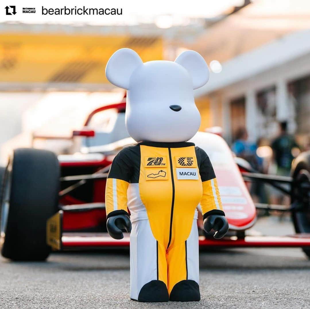 MEDICOM TOYさんのインスタグラム写真 - (MEDICOM TOYInstagram)「#Repost @bearbrickmacau with @use.repost ・・・ 來到第70屆澳門格蘭披治大賽車的最後一天，😆大家有盡情享受精彩刺激的盛事嗎？🏎️🏁   Voom Voom Voom! On the final day of the 70th Macau Grand Prix! 😆 Did everyone fully immerse themselves in the electrifying thrill of this epic spectacle? 🏎️🏁  ⬛️第70屆澳門格蘭披治大賽車合作款🟨 70th Macau Grand Prix Edition 線上發售 Out Now | Link in bio🔗  @medicom_toy @izumibon @grandprixmacau   #BEARBRICK #BEARBRICKMACAU #MacauGrandPrix #LimitedEdition #70MacauGP」11月20日 15時57分 - medicom_toy