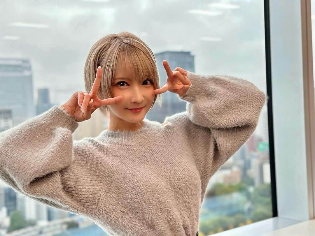 火将ロシエルのインスタグラム：「✌️PEACE✌️ #天下一の二次元体型」