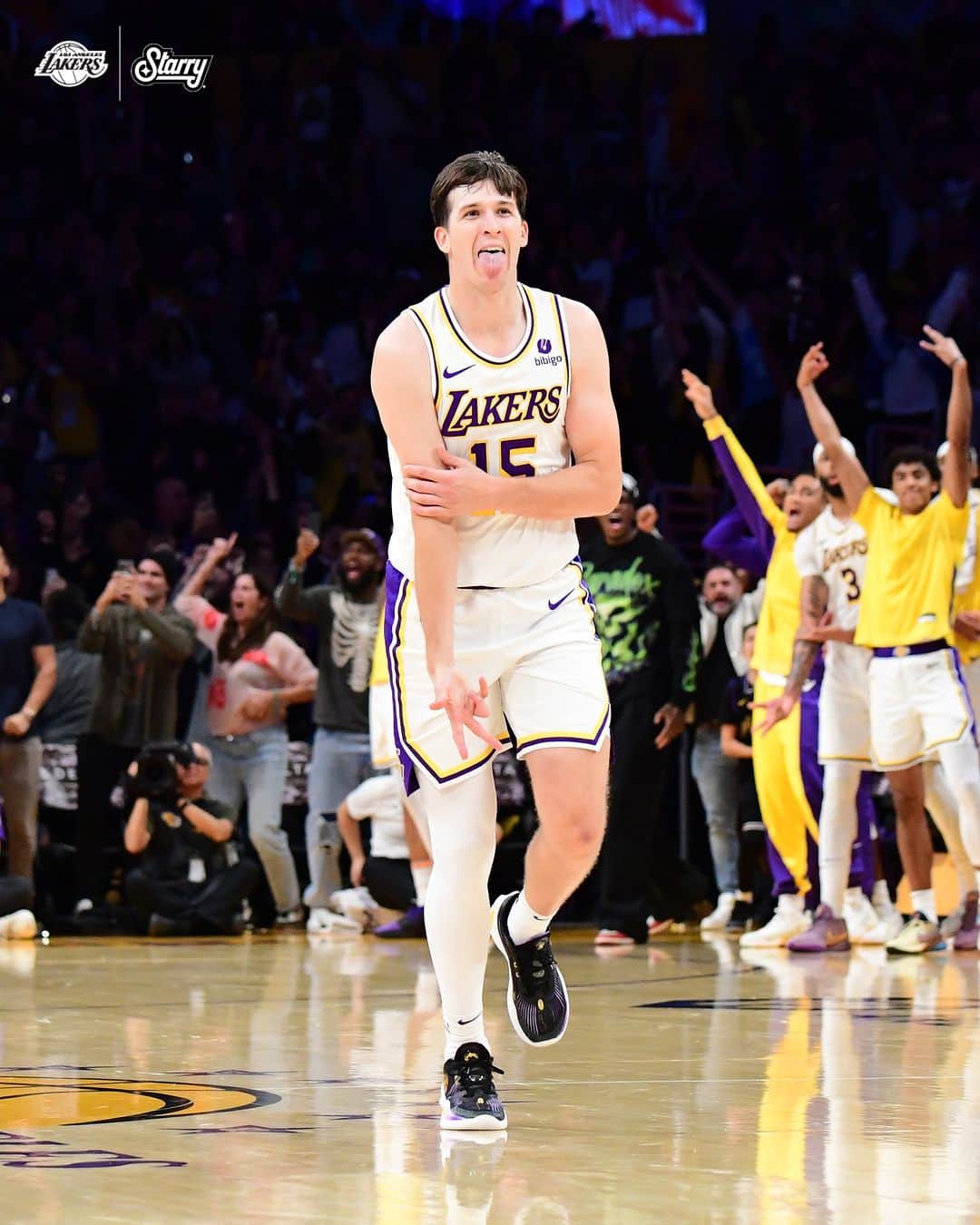 Los Angeles Lakersのインスタグラム：「A clutch 3-pointer from 31 feet out?!   Three of the Night | @starrylemonlime」
