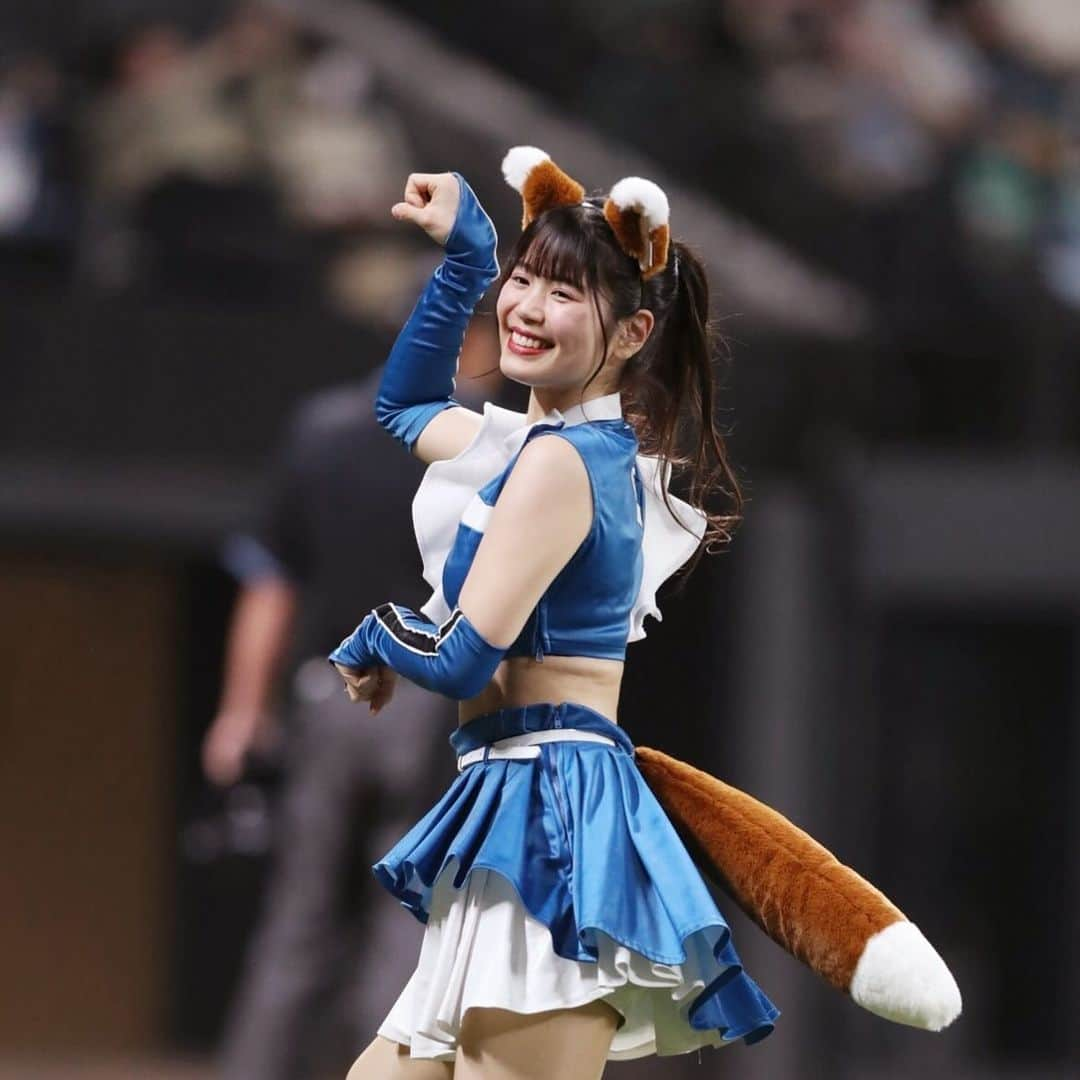 ファイターズガールのインスタグラム：「. こんにちは！滝谷美夢です😊 今シーズンもファイターズへの温かいご声援ありがとうございました！  今シーズンは結果として悔しいシーズンになってしまいましたが、 エスコンフィールドHOKKAIDO開業元年を皆様と楽しく過ごすことができました。 エスコンフィールドHOKKAIDOはワクワクしていた期待を遥かに超えるほど様々な可能性に溢れた球場で、 そんな場所でプレーするファイターズは一段と熱く輝かしい姿を見せてくれていましたね✨  そして私事ではありますが、私は今シーズンを持ってファイターズガールを卒業いたします。  私は6年間活動させていただきました。 ファイターズガールになれていなかったら自分の人生がこんなに彩られることはなかったと思います。 皆様のおかげでこんなに素敵な6年を過ごすことができました。 本当にありがとうございます！  ファイターズガールになることを目指していた頃の私にこの6年間の話をしたら きっと信じてもらえないくらいにいろんな夢をたくさんたくさん叶えさせていただきました。 私は新たな夢を探し、追うため卒業することに決めましたが、 ファイターズガールでの経験を糧にこれからも精進していきます！ ファイターズも、そしてファイターズガールも明るい未来と希望が溢れるチームだと思っていますので、 これからも温かい応援よろしくお願いします！  それでは私と出会ってくれた全ての皆様へ 本当に本当にありがとうございました！！  #ファイターズガール #lovefighters #北海道日本ハムファイターズ #新時代 #FANS_ARE_OUR_TREASURE #thankyou #fightersgirl #滝谷美夢」