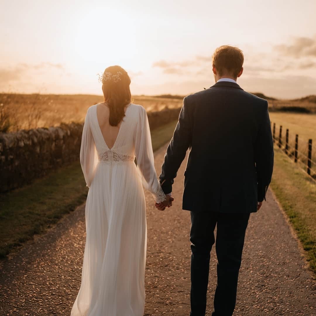 キャサリンディーンさんのインスタグラム写真 - (キャサリンディーンInstagram)「Celebrating Love 🥰⁣ Congratulations to our newlyweds Moire and David. This stunning looks a vision in our Angelina Gown! Thank you for choosing CD on your special day ❤️  @graememcinnesphotography #catherinedeane #cdloves #cdbride #cdrealbride」11月20日 16時00分 - catherine__deane
