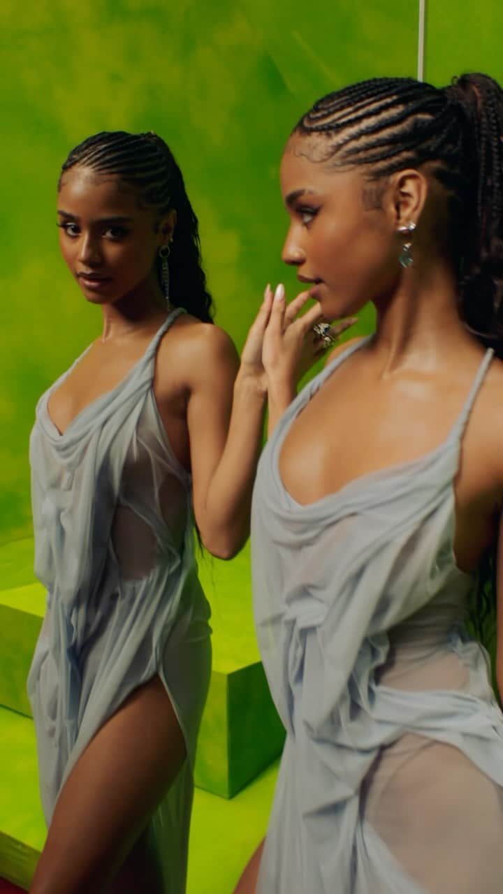 GQのインスタグラム：「@tyla makes it hotter in the #GQMOTY green room  Directed by @clare_gillen」