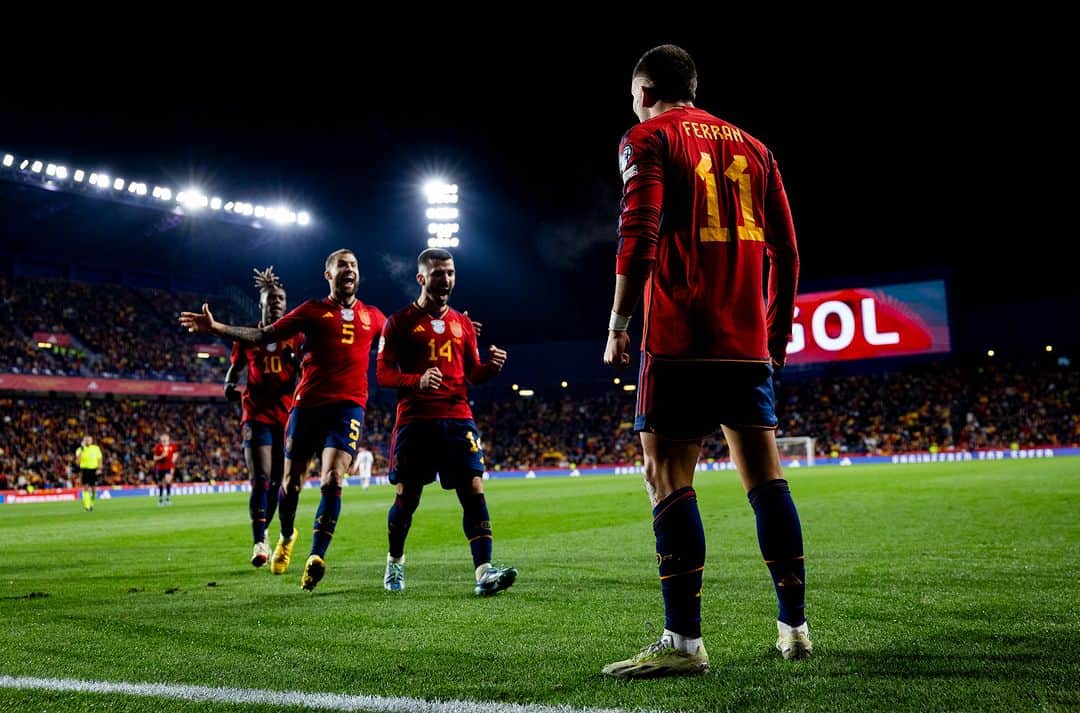 サッカー スペイン代表チームさんのインスタグラム写真 - (サッカー スペイン代表チームInstagram)「📸 Diez fotos de la victoria de España ante Georgia.  #VamosEspaña | #EURO2024」11月20日 7時15分 - sefutbol