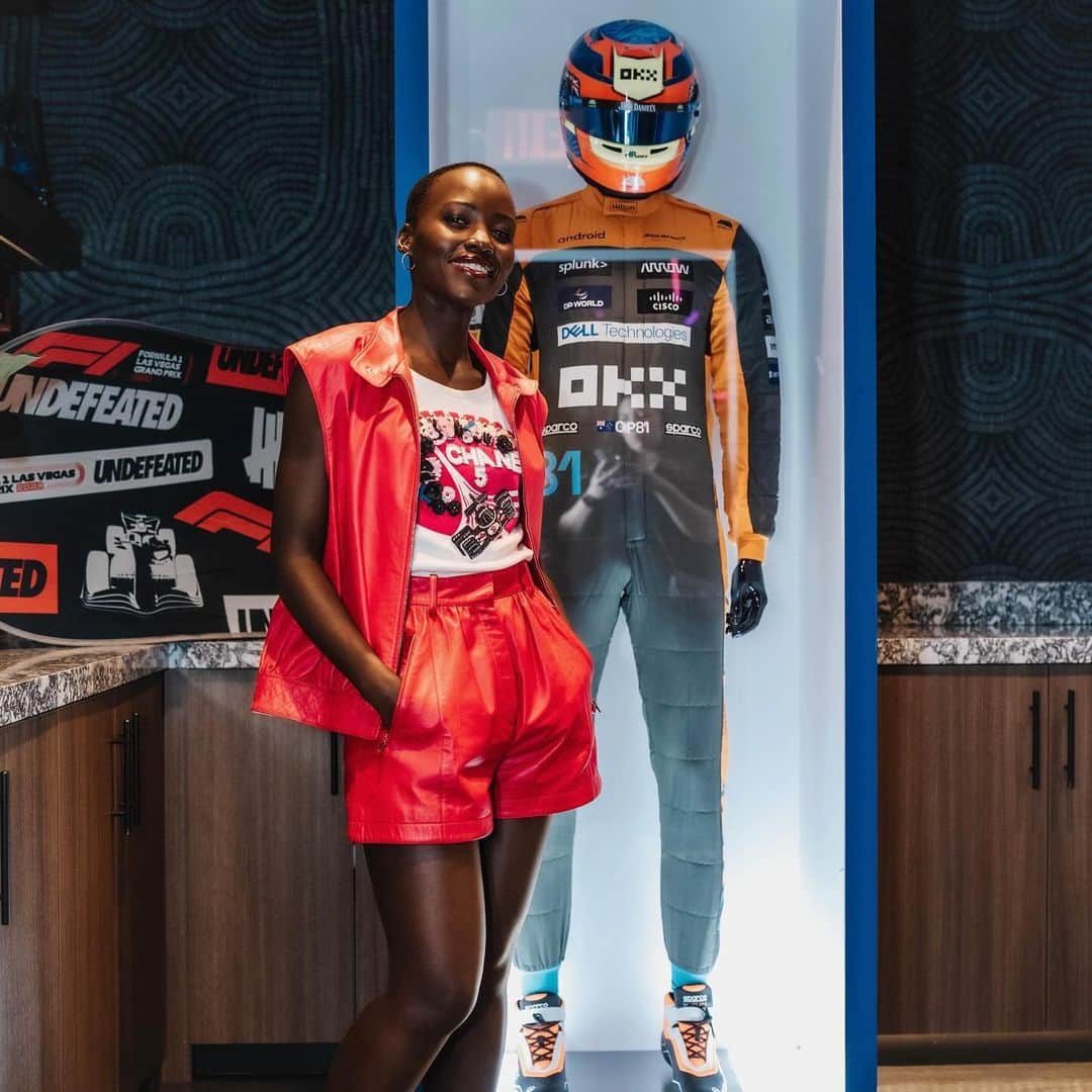 ルピタ・ニョンゴさんのインスタグラム写真 - (ルピタ・ニョンゴInstagram)「What happens in Vegas stays on the grid 🏎 @Hilton #HiltonPartner #HiltonForTheStay」11月20日 7時39分 - lupitanyongo