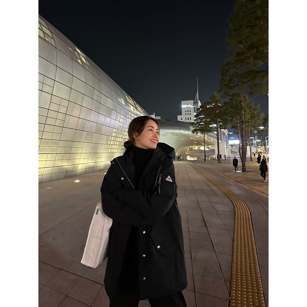 武藤京子のインスタグラム：「* * またまた来ました韓国🇰🇷 * 初日は東大門へ 夜遅くなるにつれて 人がどんどん増える😂 * #東大門 #ddp  #韓国旅行 #武藤旅」