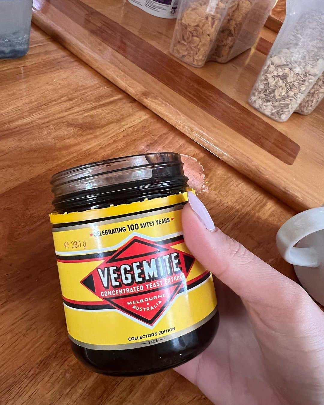 Rachel Apollonioさんのインスタグラム写真 - (Rachel ApollonioInstagram)「vegemite and kangaroos」11月20日 7時52分 - rachelapollonio