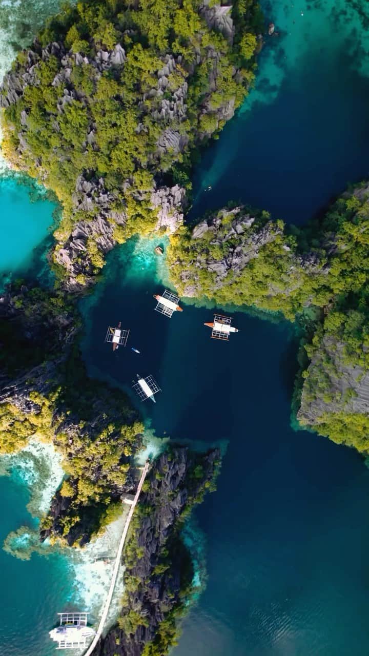 BEAUTIFUL DESTINATIONSのインスタグラム：「@erickramosph takes us on a mesmerizing journey above Coron Island, Philippines! 🏝️✨ Discover the hidden gems and vibrant coral reefs, showcasing the perfect playground for snorkeling and diving enthusiasts. 🤿🌊  What would be your go-to adventure activity in this paradise?  📽 @erickramosph 📍 Coron Island, Palawan, Philippines 🎶 tonyannnn - Eb Major new piece x tony ann」