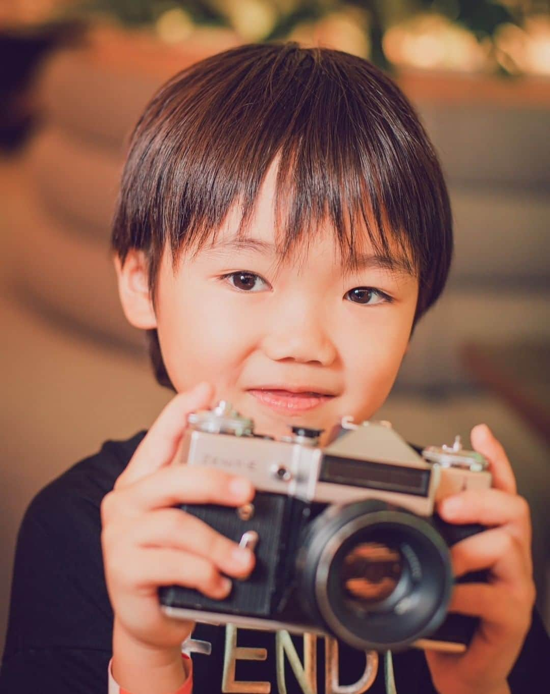 与沢翼のインスタグラム：「ドバイの遊び場で、麗・仁奈の写真を撮ってもらいました。お父さん的にはとても気に入ってる。ありがとう。  仁奈の写真は次の投稿で載せておきます。」