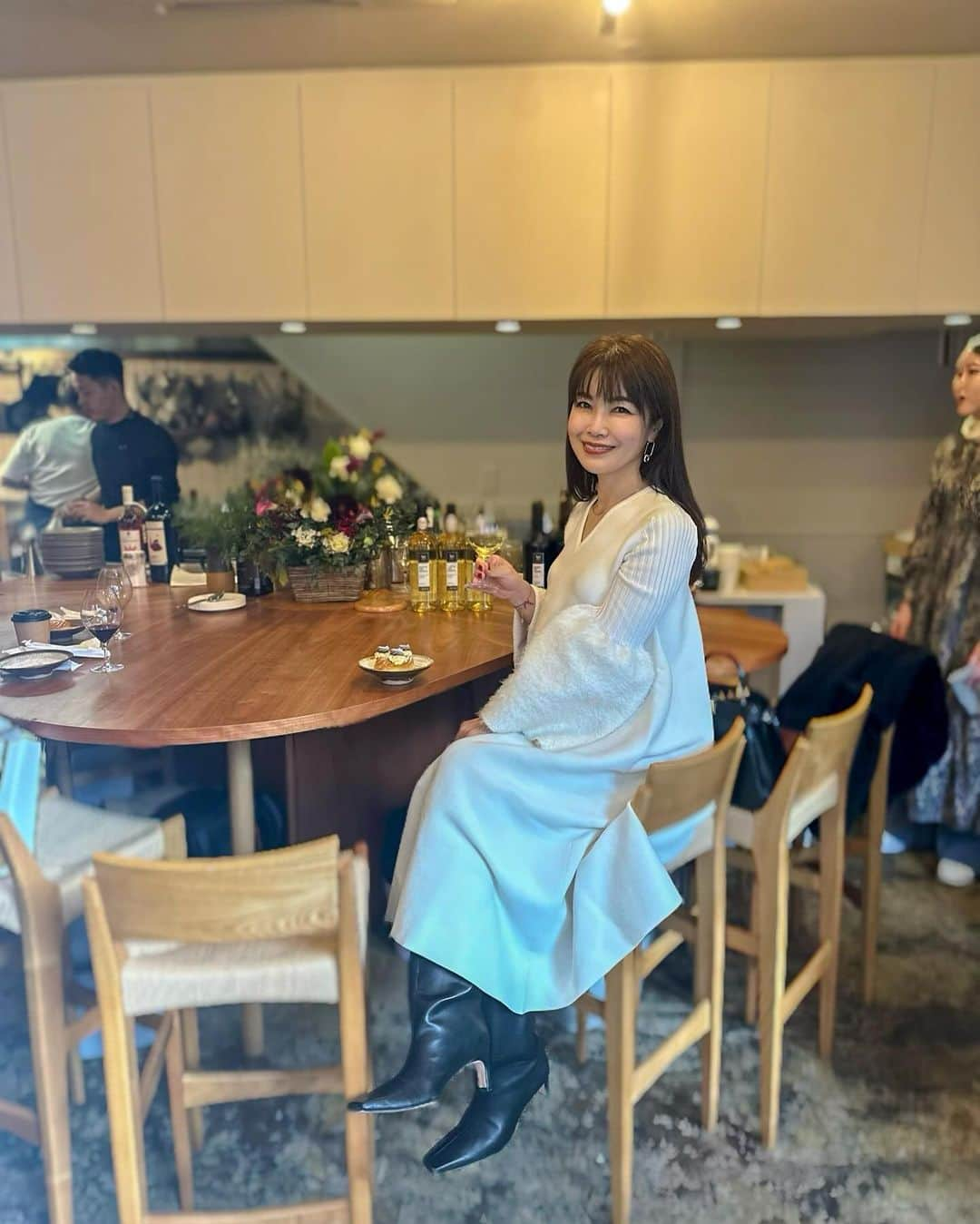 國分晴奈さんのインスタグラム写真 - (國分晴奈Instagram)「❤︎ イタリア、プーリアの食が楽しめる 東長崎駅にある @cadota_tokyo   プーリア料理の哲学は 『旬な食材をシンプルに料理する』  プーリアは日本でいうと 九州のような気候が暖かく のんびりとした都市。  イタリアの方は食事をすごく大切に されていて、家族みんなで食事を楽しむのはもちろん、気の合う仲間達と美味しい食事を共にする文化があります。  そしてその食事はその土地で採れた 旬の食材をシンプルに味付けし 素材の良さを頂くもの。  プーリアではよくお店の外で パスタを作ってる光景が見られるのを cadotaの店先でも同じ光景を見る ことが出来ます。  私もプレストリップの時に @sanmarzanowines のワイナリー施設で 作らせてもらったけど、作り方をさっぱり忘れてました😂  プーリアをここまで再現している お店が東京にあったなんてなんか嬉しい♡  懐かしのプーリアの料理を味わいに また伺いたいと思います。  #cadota#プーリア料理#イタリア料理#南イタリア料理 #プーリア州 #プーリアワイン#イタリアン」11月20日 8時43分 - haruna.kokubun