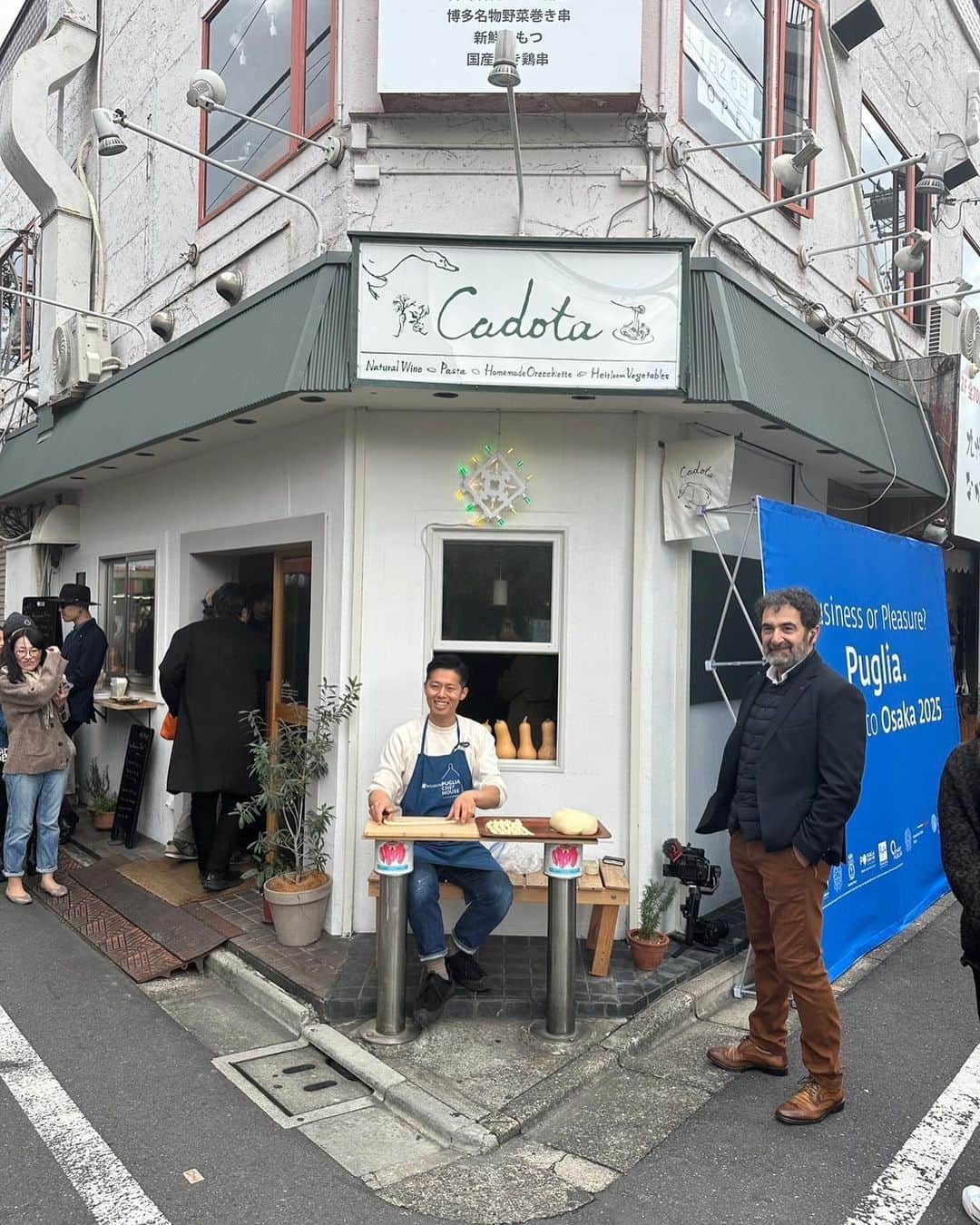 國分晴奈さんのインスタグラム写真 - (國分晴奈Instagram)「❤︎ イタリア、プーリアの食が楽しめる 東長崎駅にある @cadota_tokyo   プーリア料理の哲学は 『旬な食材をシンプルに料理する』  プーリアは日本でいうと 九州のような気候が暖かく のんびりとした都市。  イタリアの方は食事をすごく大切に されていて、家族みんなで食事を楽しむのはもちろん、気の合う仲間達と美味しい食事を共にする文化があります。  そしてその食事はその土地で採れた 旬の食材をシンプルに味付けし 素材の良さを頂くもの。  プーリアではよくお店の外で パスタを作ってる光景が見られるのを cadotaの店先でも同じ光景を見る ことが出来ます。  私もプレストリップの時に @sanmarzanowines のワイナリー施設で 作らせてもらったけど、作り方をさっぱり忘れてました😂  プーリアをここまで再現している お店が東京にあったなんてなんか嬉しい♡  懐かしのプーリアの料理を味わいに また伺いたいと思います。  #cadota#プーリア料理#イタリア料理#南イタリア料理 #プーリア州 #プーリアワイン#イタリアン」11月20日 8時43分 - haruna.kokubun