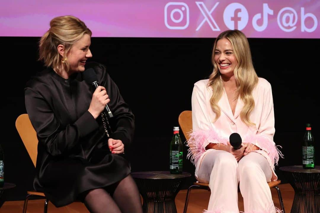 アメリカ・フェレーラさんのインスタグラム写真 - (アメリカ・フェレーラInstagram)「Together again. 💕 #GretaGerwig, #MargotRobbie and @AmericaFerrera sat down with @AngeliqueJackson for a Special Screening and Q&A of #BarbieTheMovie.」11月20日 8時50分 - americaferrera