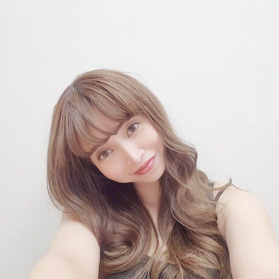 yuina.ushio ueharaのインスタグラム：「. 本日から ✔️ @caferoute29 オープン！ そして！期間限定で  ✔️ @siomazesoba_orion とコラボして 石垣島の塩まぜそばを提供🍜❤️  11/20.21.22の3日間 30食限定で半額キャンペーンもしてるので 是非食べにきてください🥺  デザートでパフェもあるよ❤️ Wifiもあるので お仕事しにきてもいいからねー❤️  13:00～はほぐし堂のマッサージも オープンします👏 ✔️ @ryukyu_hogushido   みなさんよろしくお願いします❤️」
