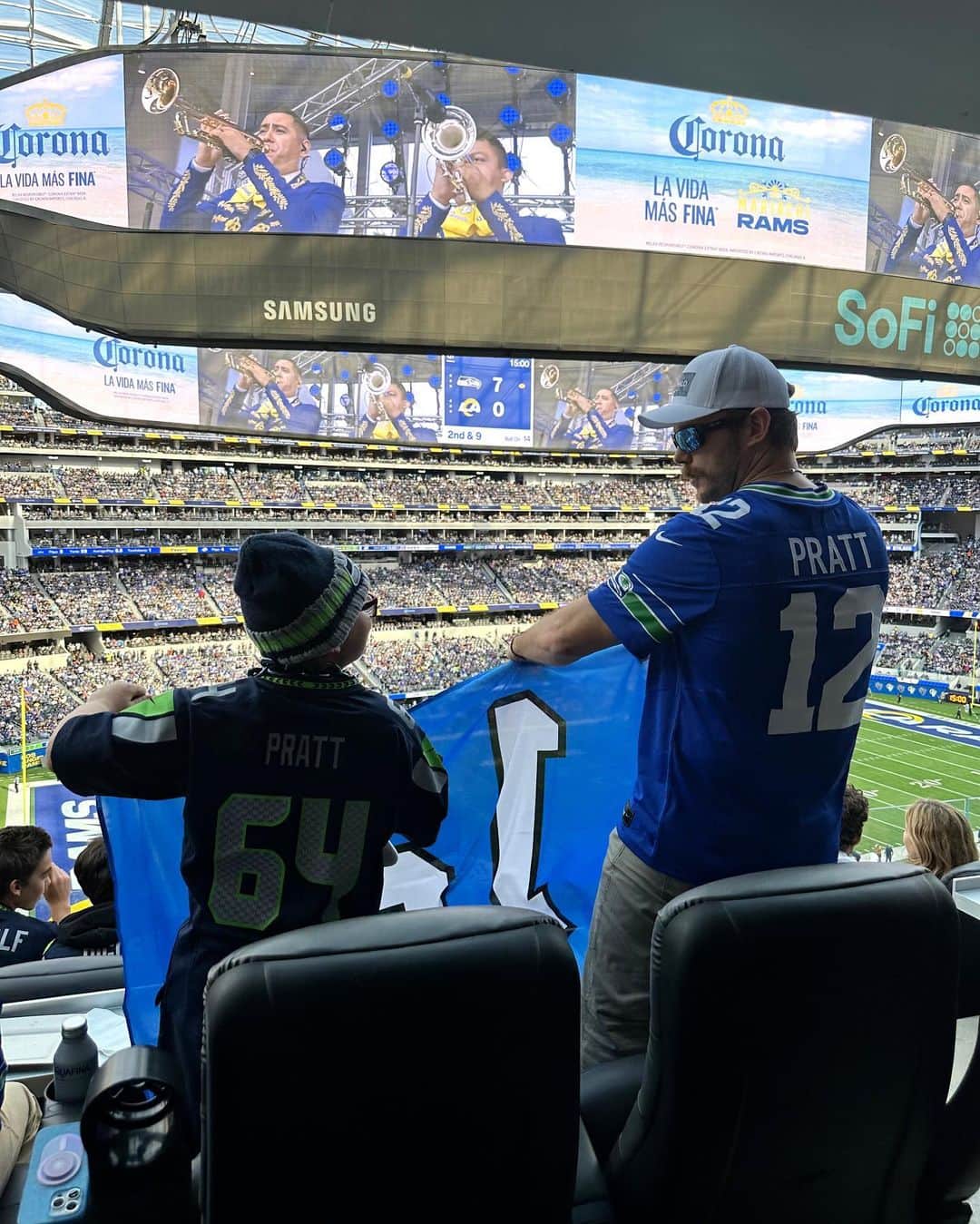 クリス・プラットさんのインスタグラム写真 - (クリス・プラットInstagram)「Seahawks take LA! Let’s go!!!」11月20日 9時37分 - prattprattpratt